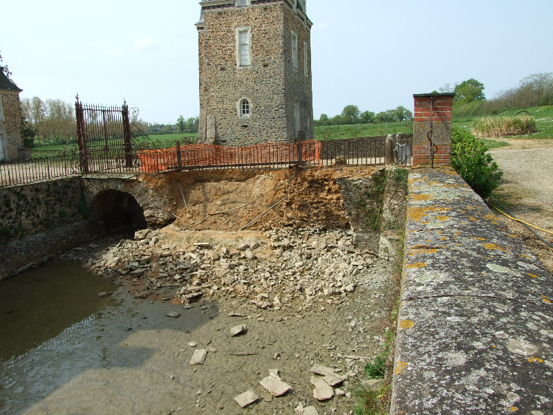 restauration du pont sur les douves
