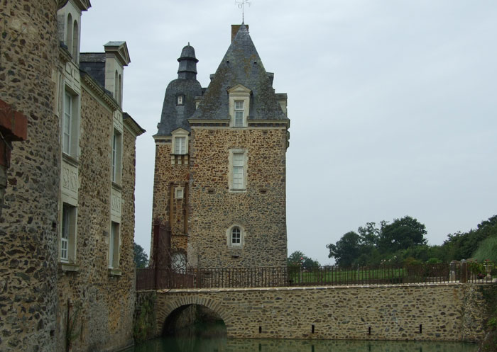 pont dormant Château des Arcis